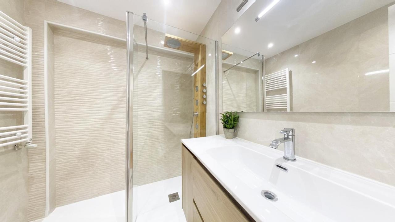 Miramar Luxurious Flat, 3 Double Rooms, Free Parking, Terrace, Completely New San Sebastián Esterno foto