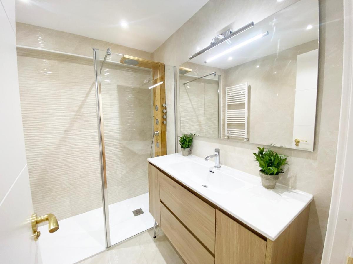 Miramar Luxurious Flat, 3 Double Rooms, Free Parking, Terrace, Completely New San Sebastián Esterno foto